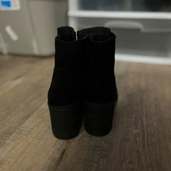 Zodiac Lucinda Women’s Heel Block Bootie - Picture 4 of 6